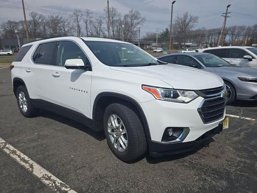 Summit White 2019 Chevrolet Traverse LT Cloth