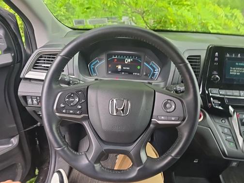 Crystal Black Pearl 2024 Honda Odyssey EX-L