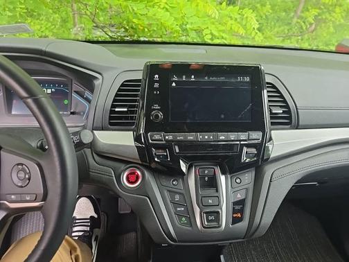 Crystal Black Pearl 2024 Honda Odyssey EX-L