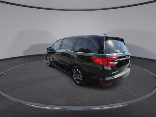 Crystal Black Pearl 2024 Honda Odyssey EX-L