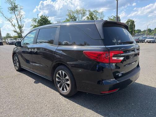Crystal Black Pearl 2024 Honda Odyssey EX-L