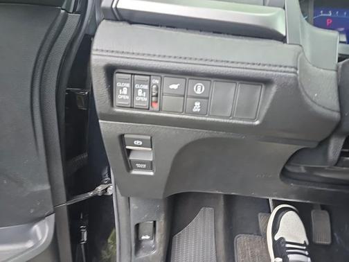 Crystal Black Pearl 2024 Honda Odyssey EX-L