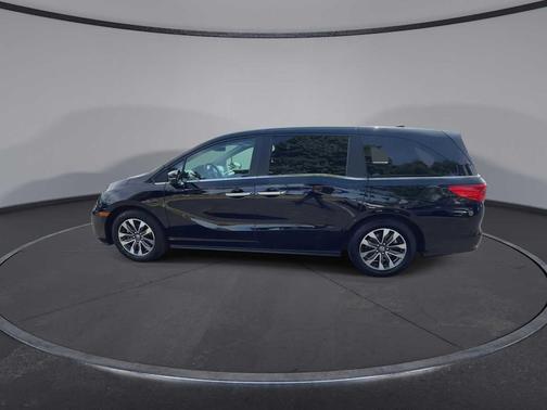 Crystal Black Pearl 2024 Honda Odyssey EX-L