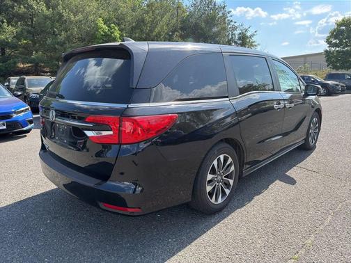 Crystal Black Pearl 2024 Honda Odyssey EX-L