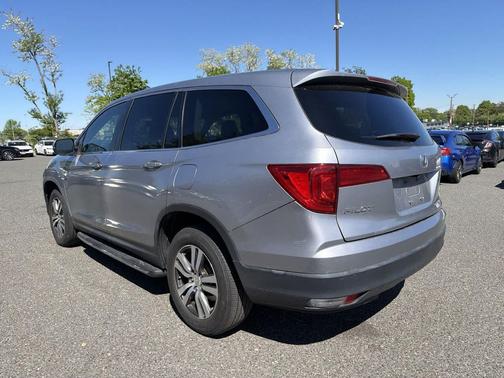 Lunar Silver Metallic 2017 Honda Pilot EX-L