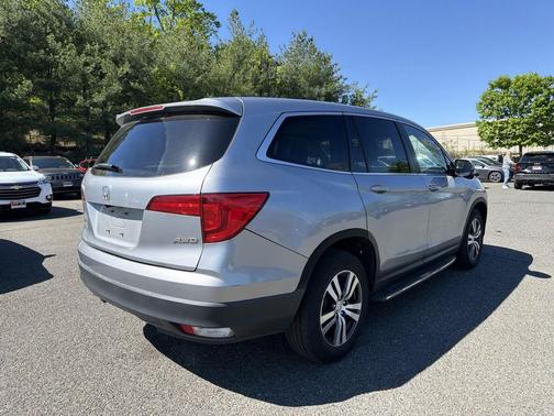 Lunar Silver Metallic 2017 Honda Pilot EX-L