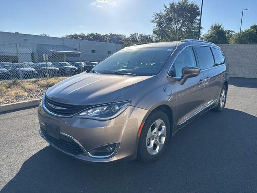 2018 Chrysler Pacifica Hybrid Touring L