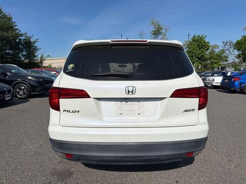 White Diamond Pearl 2018 Honda Pilot EX