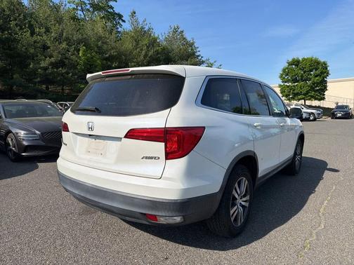 White Diamond Pearl 2018 Honda Pilot EX