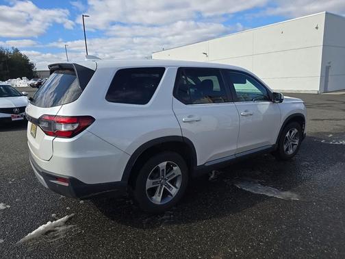 2023 Honda Pilot AWD EX-L 8 Passenger