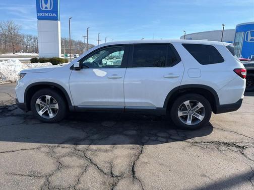 2023 Honda Pilot AWD EX-L 8 Passenger