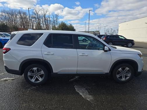 2023 Honda Pilot AWD EX-L 8 Passenger