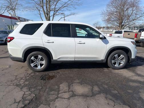 2023 Honda Pilot AWD EX-L 8 Passenger