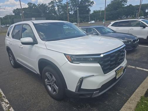 Platinum White Pearl 2023 Honda Pilot AWD EX-L 7 Passenger