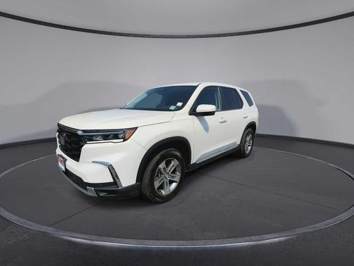 Platinum White Pearl 2023 Honda Pilot AWD EX-L 7 Passenger