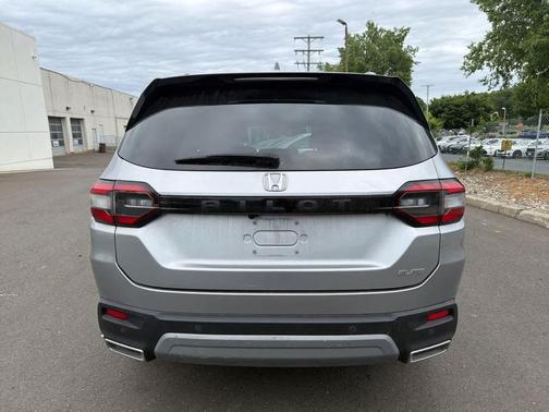 Lunar Silver Metallic 2023 Honda Pilot AWD Elite