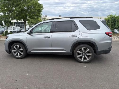 Lunar Silver Metallic 2023 Honda Pilot AWD Elite