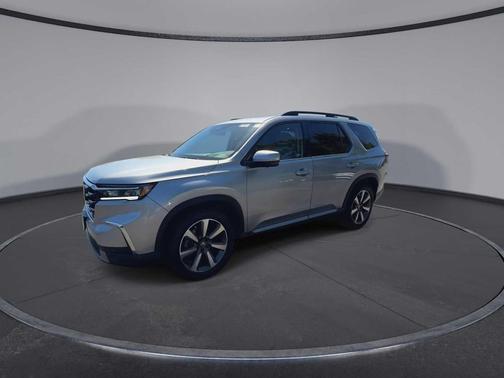 Lunar Silver Metallic 2023 Honda Pilot AWD Elite