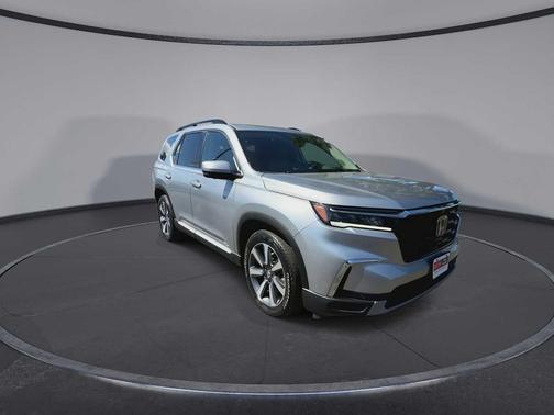 Lunar Silver Metallic 2023 Honda Pilot AWD Elite