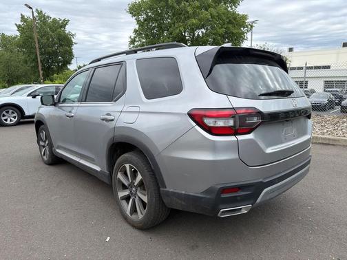 Lunar Silver Metallic 2023 Honda Pilot AWD Elite