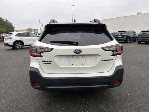 Crystal White Pearl 2023 Subaru Outback Onyx Edition