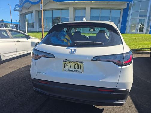 Platinum White Pearl 2025 Honda HR-V LX