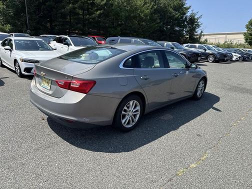 Pepperdust Metallic 2017 Chevrolet Malibu 1LT