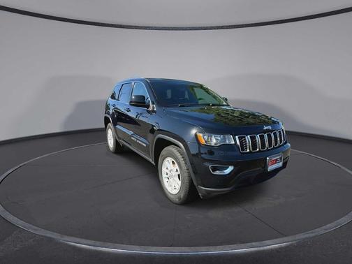 Diamond Black Crystal Pearlcoat 2018 Jeep Grand Cherokee Laredo E