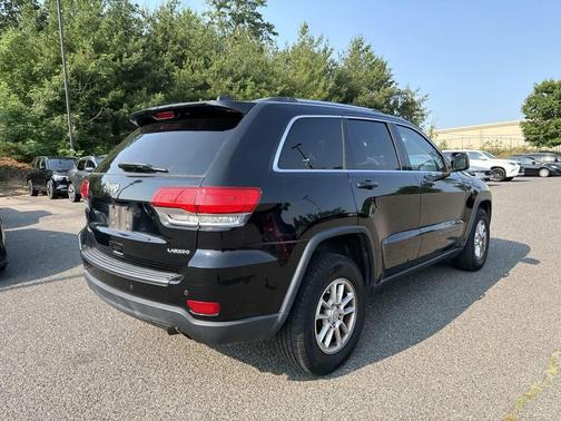 Diamond Black Crystal Pearlcoat 2018 Jeep Grand Cherokee Laredo E