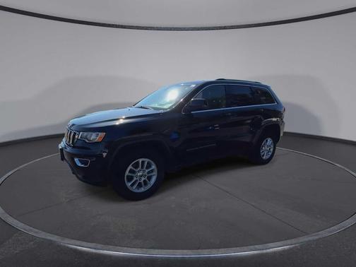 Diamond Black Crystal Pearlcoat 2018 Jeep Grand Cherokee Laredo E