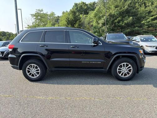 Diamond Black Crystal Pearlcoat 2018 Jeep Grand Cherokee Laredo E