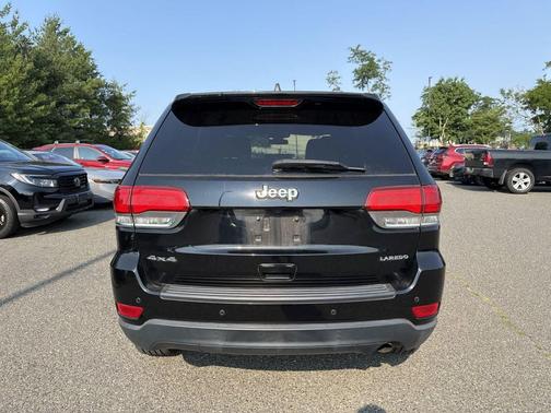 Diamond Black Crystal Pearlcoat 2018 Jeep Grand Cherokee Laredo E