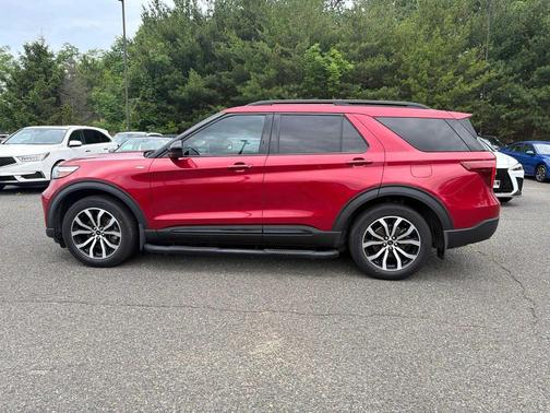 Rapid Red Metallic Tinted Clearcoat 2022 Ford Explorer ST-Line