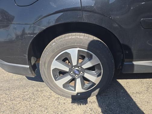 Crystal Black Silica 2018 Subaru Forester 2.5i Premium