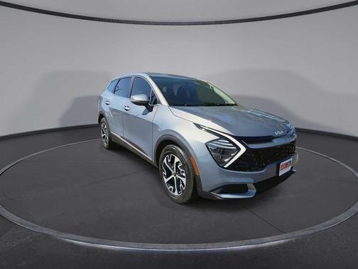 Everlasting Silver 2025 Kia Sportage EX