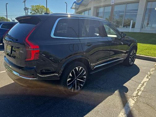 Onyx Black Metallic 2025 Volvo XC90 B6 Plus 7-Seater