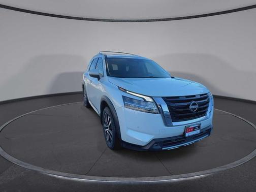 2023 Nissan Pathfinder Platinum 4WD