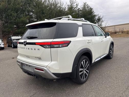 2023 Nissan Pathfinder Platinum 4WD