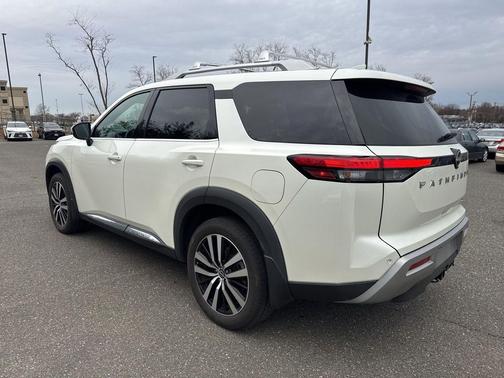 2023 Nissan Pathfinder Platinum 4WD