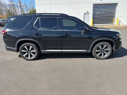 Crystal Black Pearl 2023 Honda Pilot AWD Elite