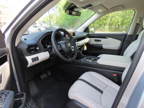 Solar Silver Metallic 2026 Honda Pilot EX-L