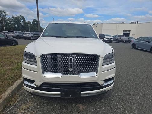 White Platinum Metallic Tri-Coat 2019 Lincoln Navigator Select