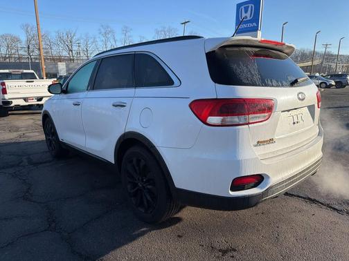 2019 Kia Sorento S