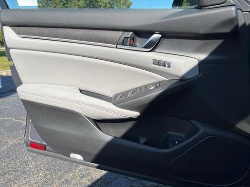 2018 Honda Accord Touring for sale in Eatontown, NJ - image 38