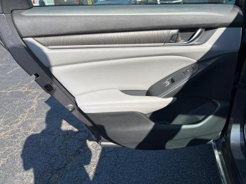 2018 Honda Accord Touring for sale in Eatontown, NJ - image 39
