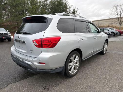 2018 Nissan Pathfinder SL