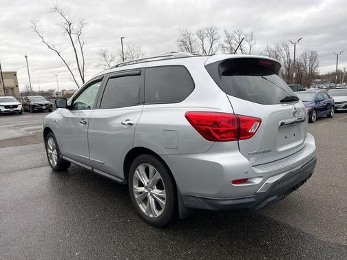 2018 Nissan Pathfinder SL