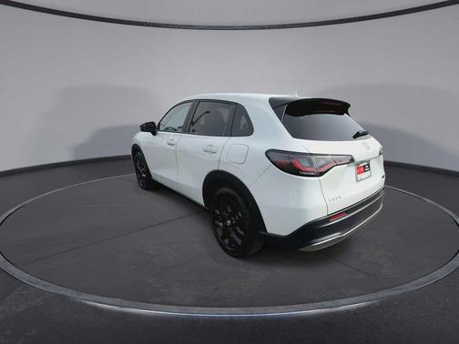 Platinum White Pearl 2023 Honda HR-V AWD Sport