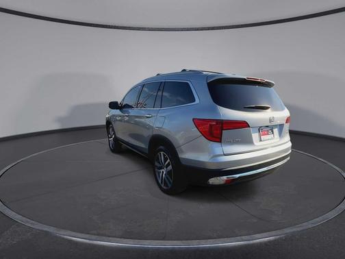 Lunar Silver Metallic 2017 Honda Pilot Elite
