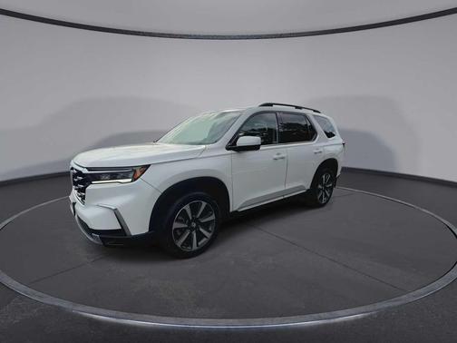 Platinum White Pearl 2024 Honda Pilot Touring 8-Passenger